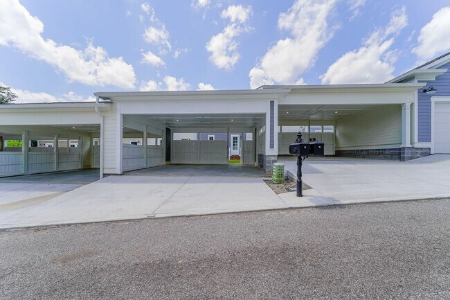 Building Photo - Luxury living in The Providence Village!