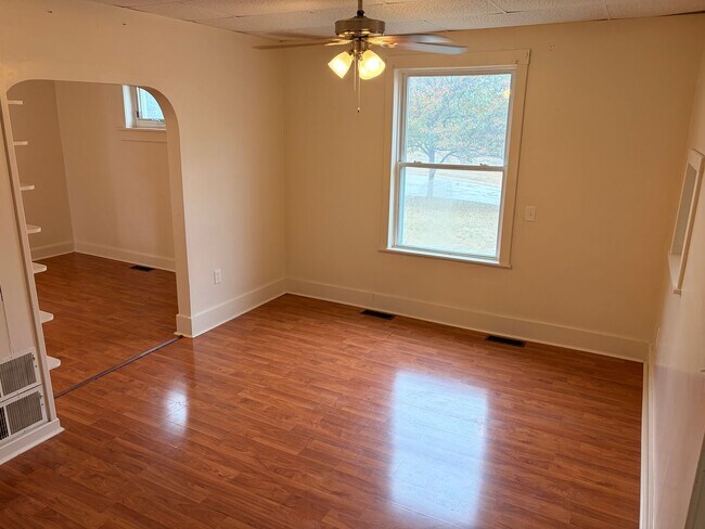 Building Photo - 2-Story 4 Bed/2 Bath Home with Basement & W/D