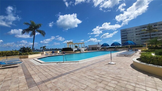 Building Photo - 7601 E Treasure Dr