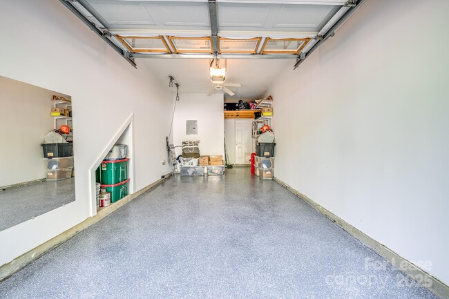 Building Photo - 18524 Mizzenmast Ave