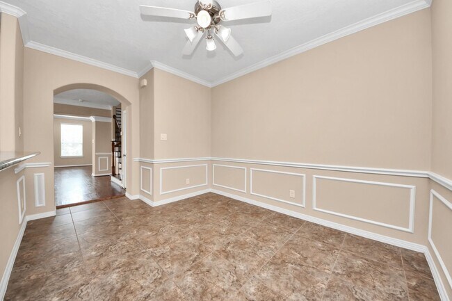 Building Photo - 908 W 26th St