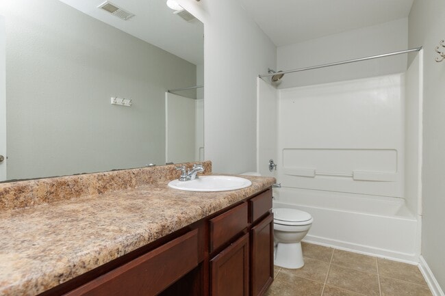 Building Photo - 2415 Bell Manor Dr SW