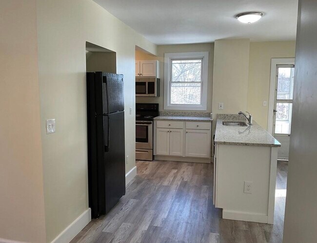 Building Photo - 564 High St