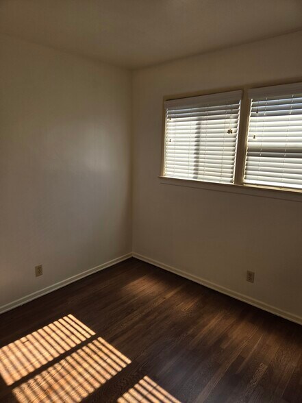 Building Photo - 5533 Thornburn St