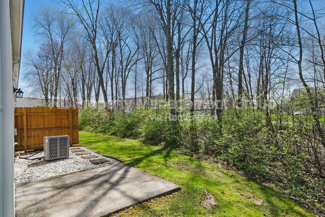 Building Photo - 646 Grove Cir