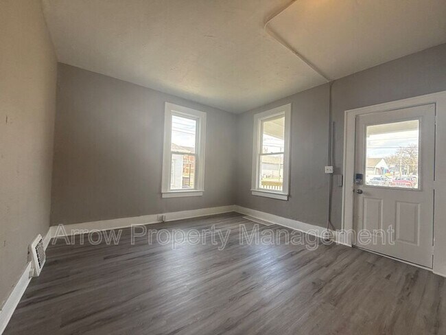 Building Photo - 715 Ella St