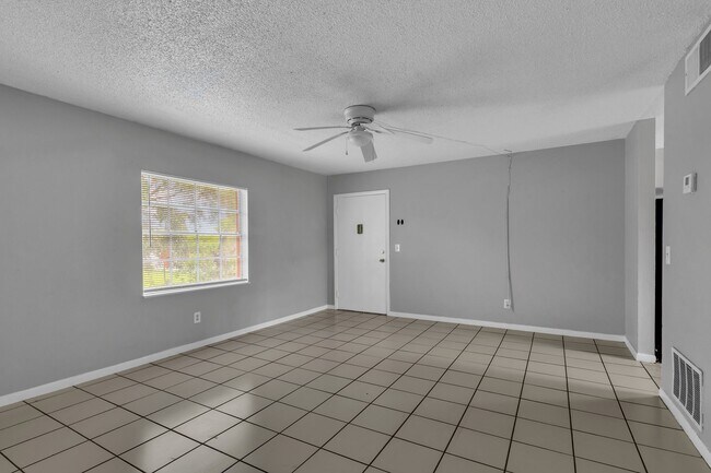 Building Photo - One bedroom, One bathroom Condo available minutes away from the Mall at Millenia