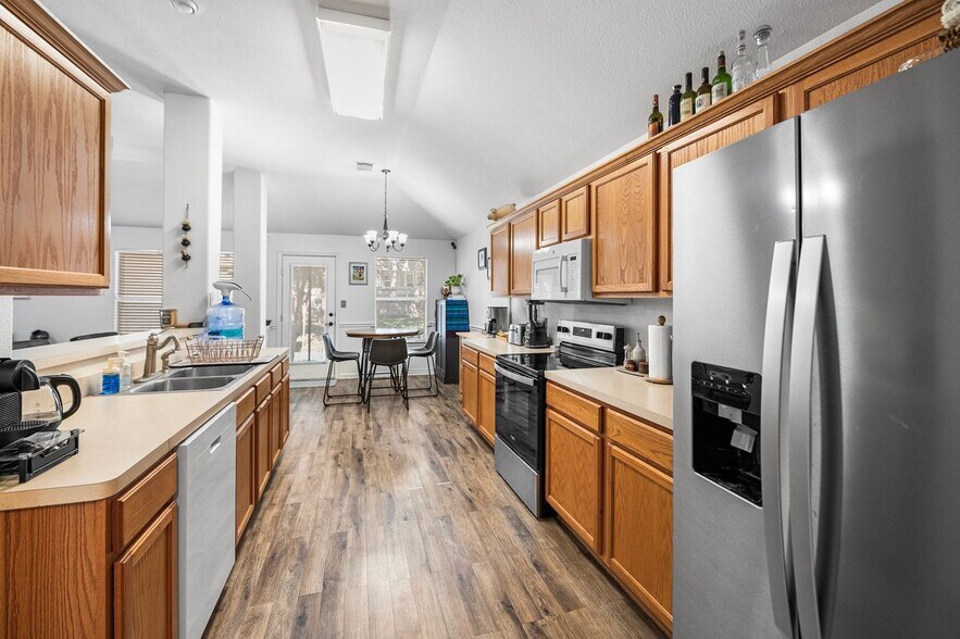 Building Photo - 13839 Bent Ridge Dr