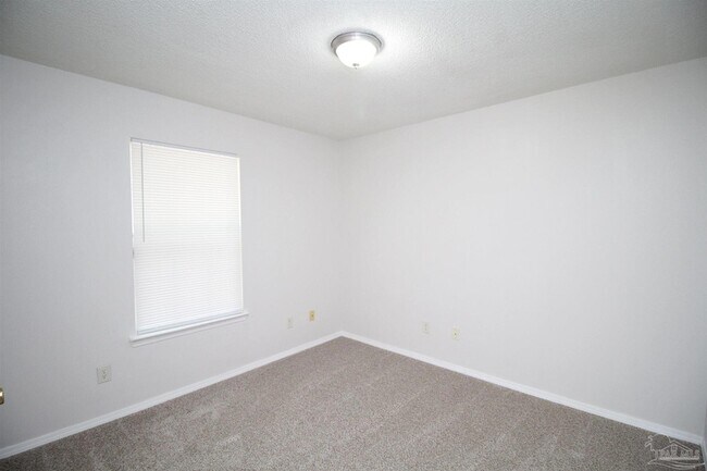 Building Photo - 5579 Okaloosa St