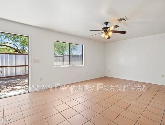 Building Photo - 1107 W Sonora St