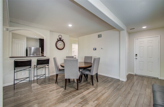 Building Photo - 3306 Inverness Path Lane