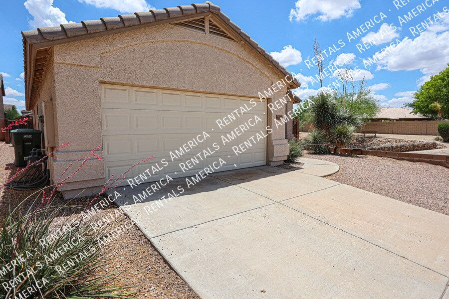 Building Photo - 6437 W Saddlehorn Rd