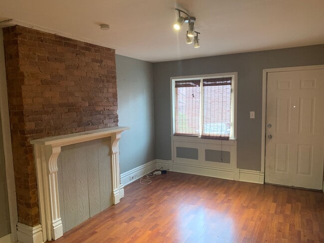 Building Photo - 3950-3952 Woolslayer Way