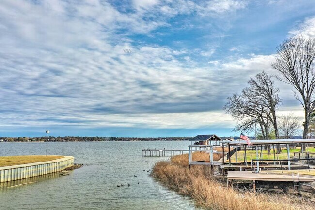 Building Photo - 928 Welch Ln