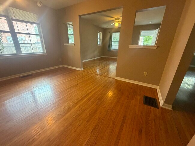 Building Photo - 207 Dorsey St