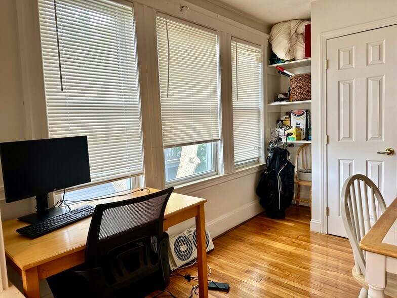 Building Photo - 223-225 Summer St. Unit 3L