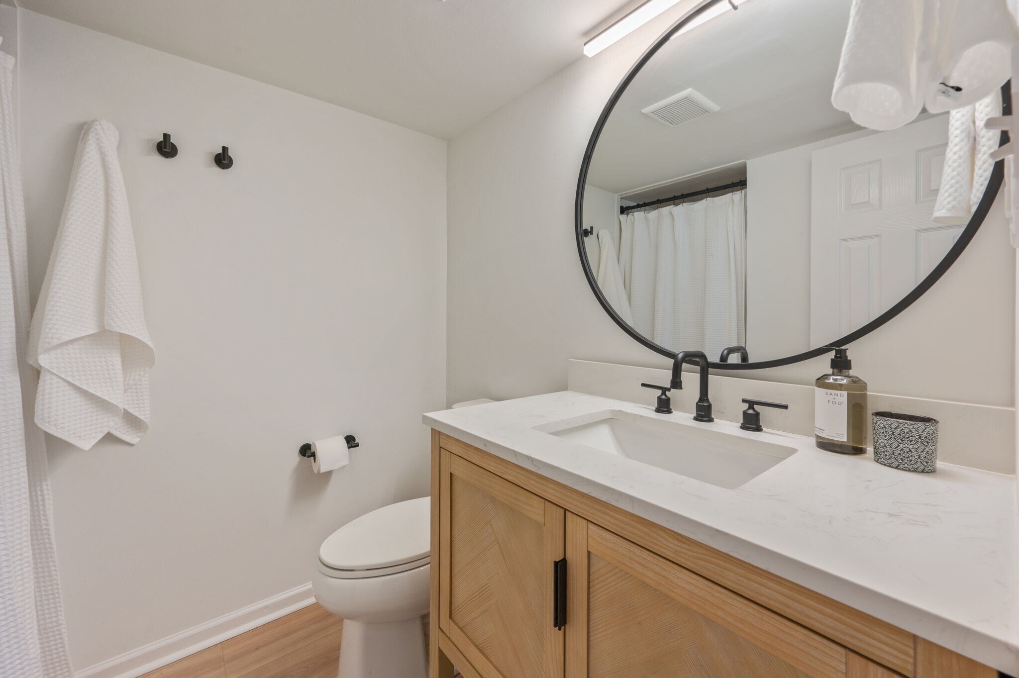 Building Photo - 1002 High Grove Ct