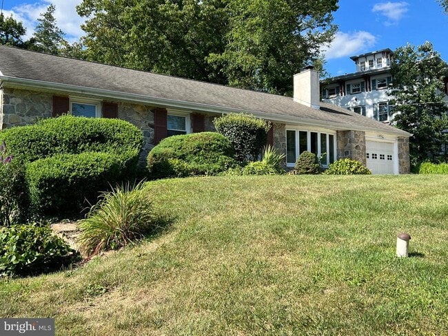 Building Photo - 319 Meetinghouse Ln