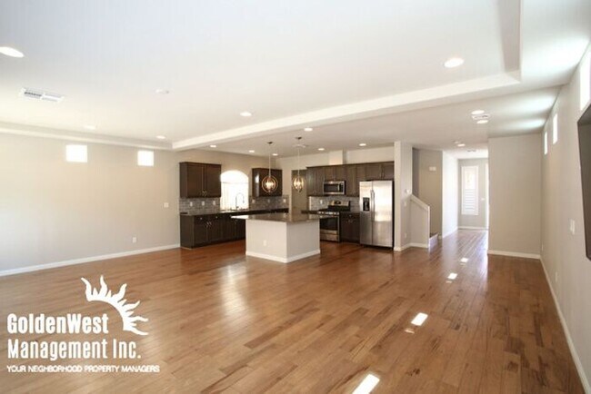 Building Photo - Gorgeous 4Bdm 2.5Ba Home in Southwest Las ...