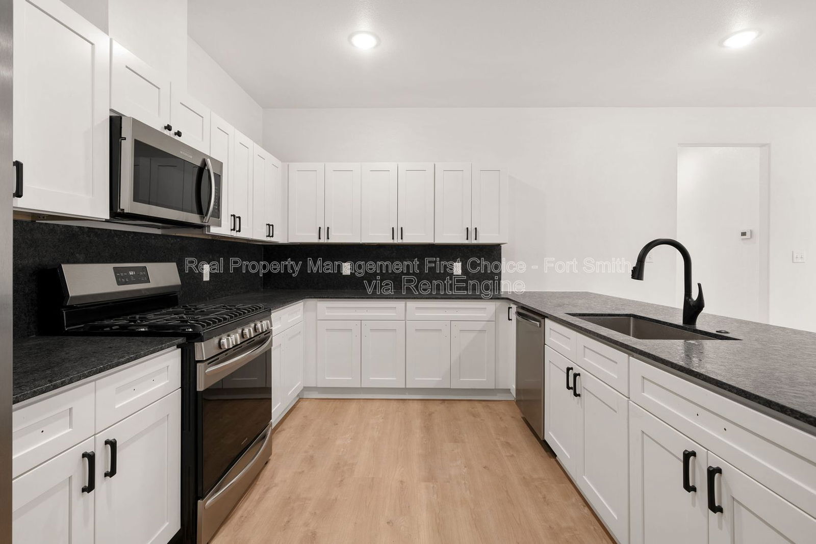 Building Photo - 8826 Cantera Dr