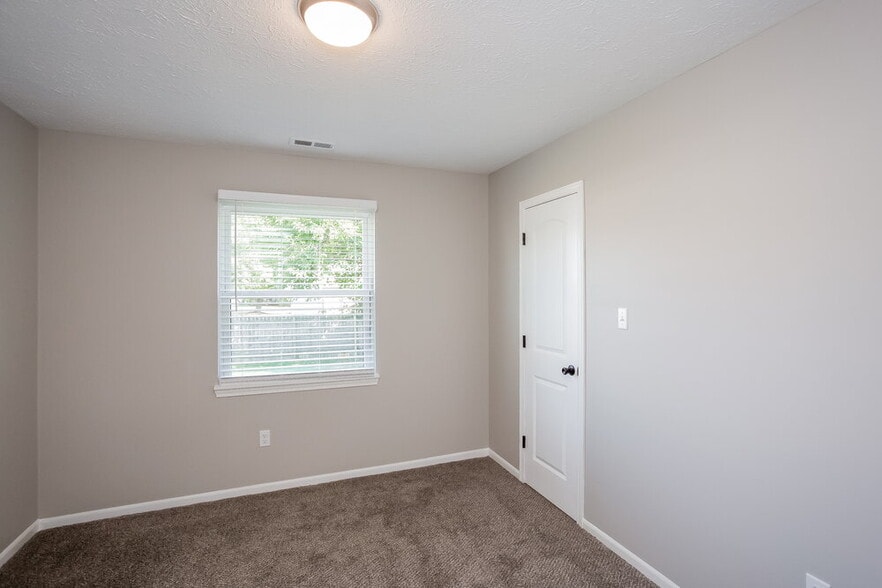 Building Photo - 6682 Dunsany Ct