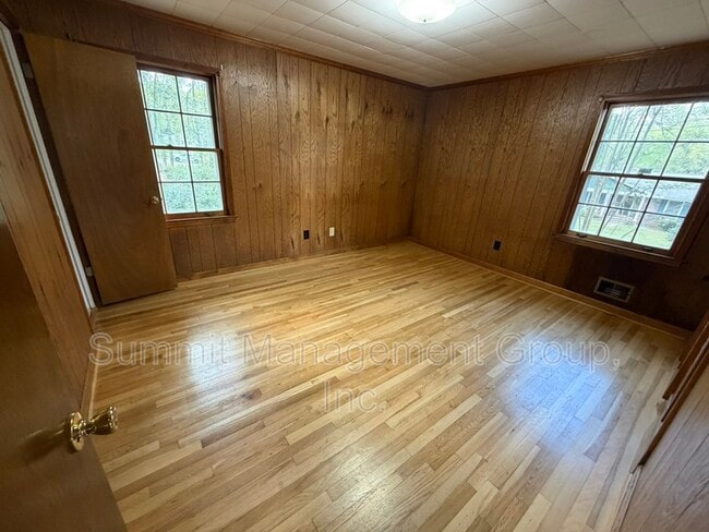 Building Photo - 200 Indian Creek Dr