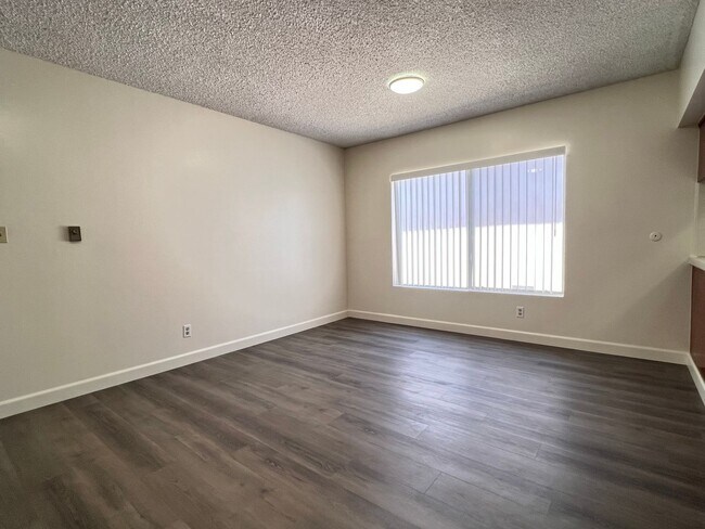 Building Photo - LEB