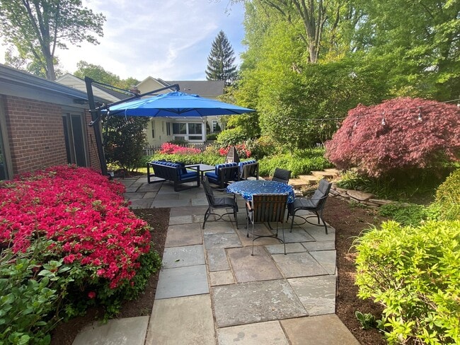 Building Photo - 6805 Millwood Rd