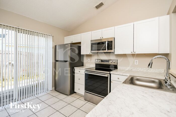 Building Photo - 3753 Dartford Dr