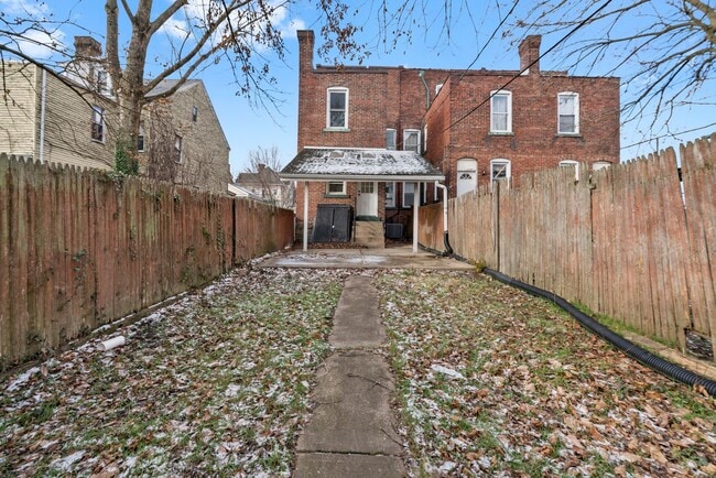 Building Photo - 4 bed 1.5 bath - completely updated, central air, patio.  Great location