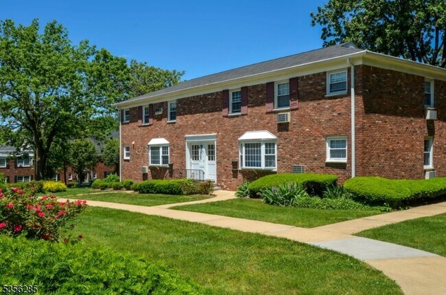 Building Photo - 26 Locust Dr