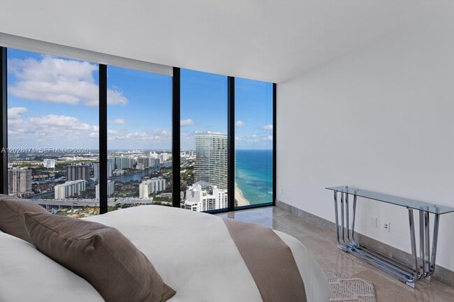 Building Photo - 18555 Collins Ave