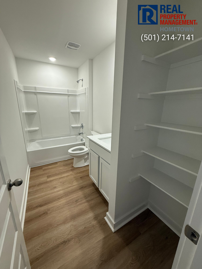 Building Photo - 110 E Fredonia Ct
