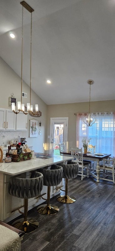 Building Photo - 206 New Iris Ln