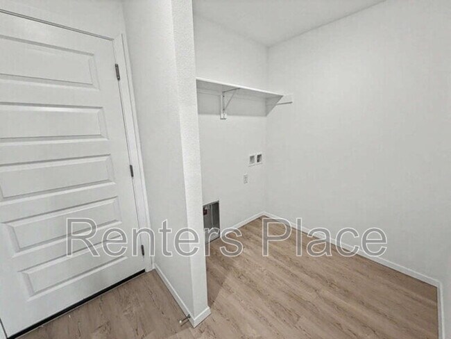 Building Photo - 7209 S Maple Ave