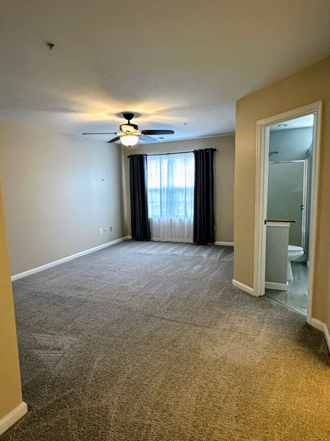 Building Photo - 3-Story End Unit Townhouse