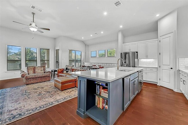 Building Photo - 204 Belford St