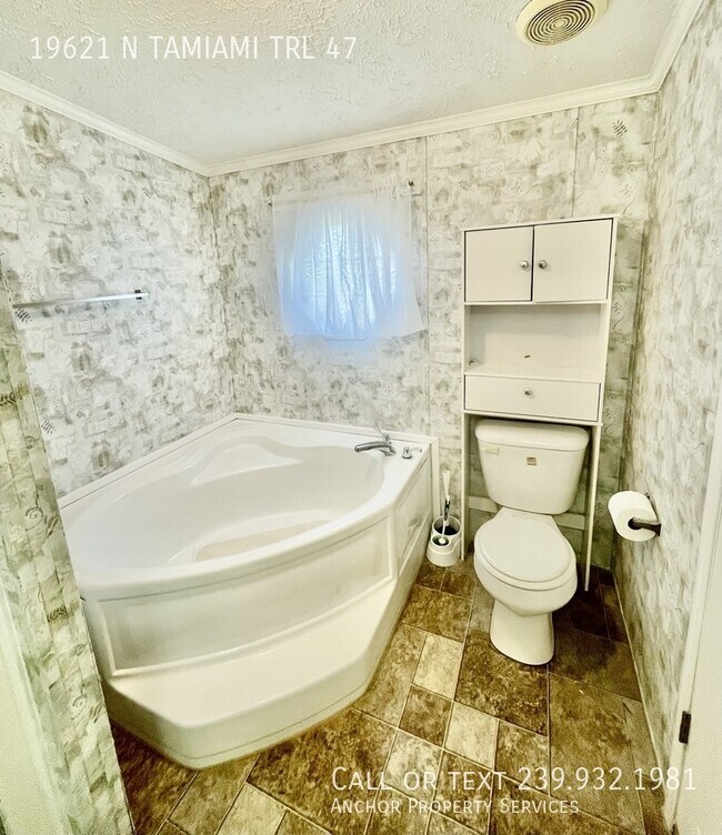 Building Photo - 19621 N Tamiami Trl