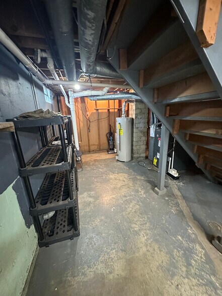 Unfinished basement - 884 Kingston Dr