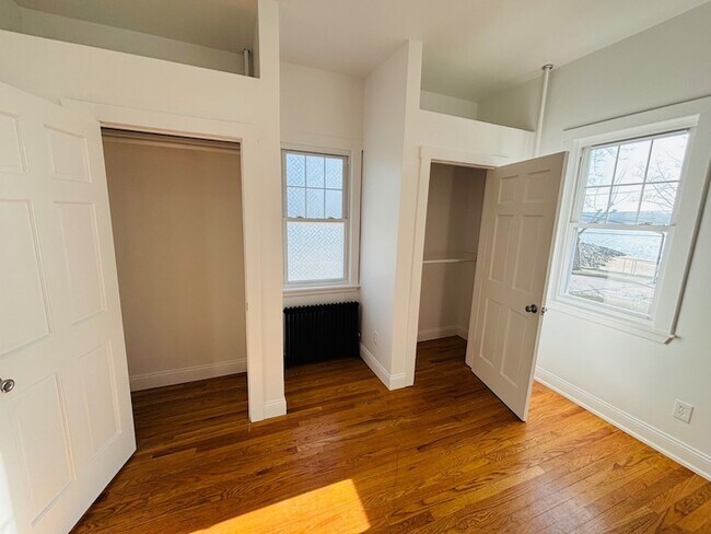 Building Photo - 420 Littleworth Ln