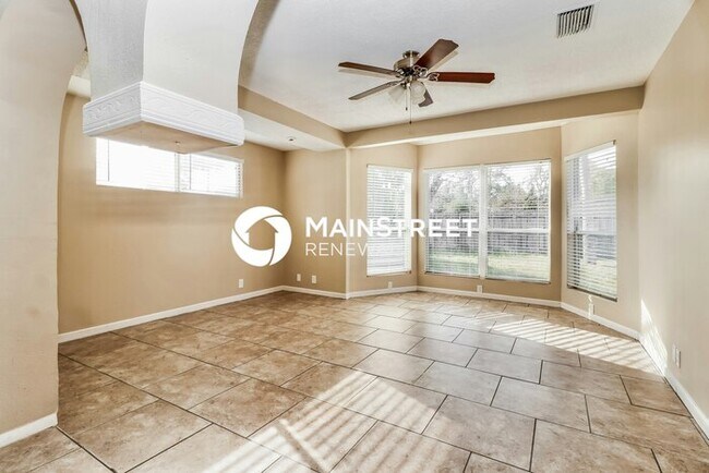 Building Photo - 3 Bedroom Pet-Friendly Home in Port Richey, FL with Main Street Renewal