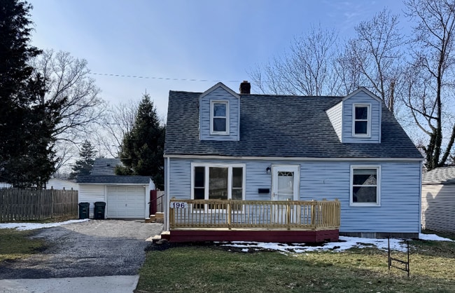 Building Photo - 196 S Point Dr