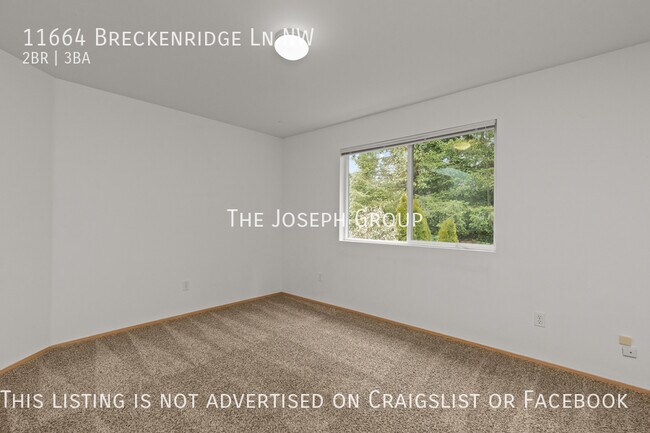 Building Photo - Centrally located 2 bed/2.5 bath in Silver...