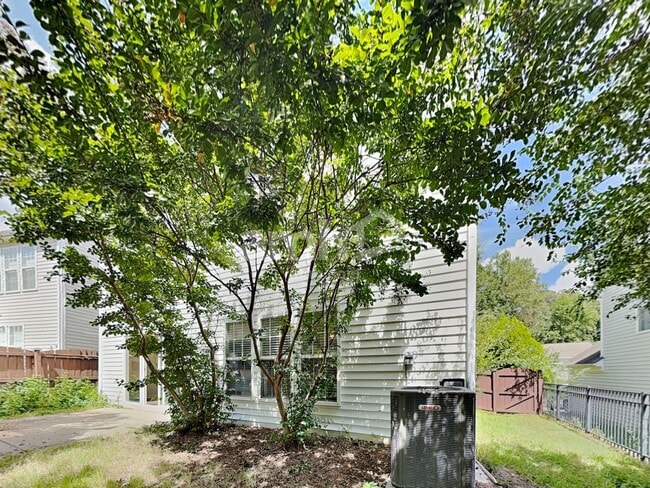 Building Photo - 5114 Wetlands Dr