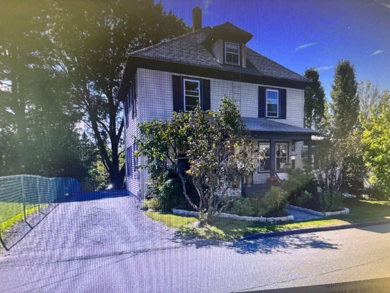 Building Photo - 34 Pleasantdale Ave