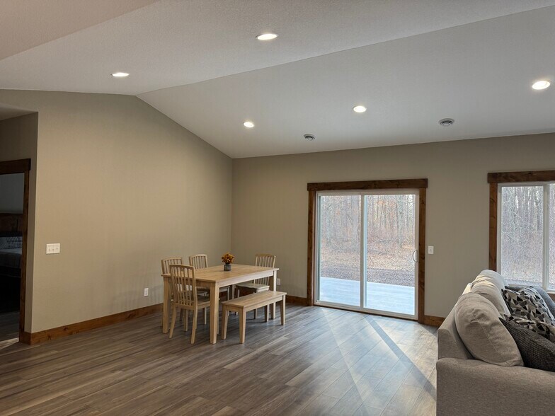 Vaulted ceilings and in floor heat - 11573 Forestview Dr