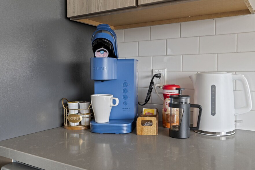 Building Photo - 501 N Perth St