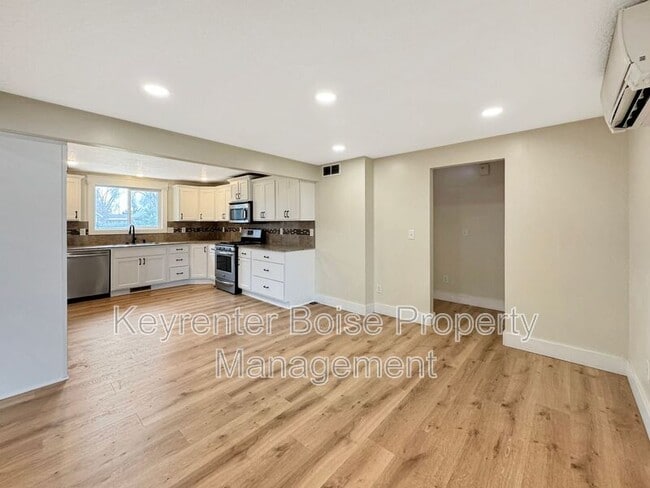 Building Photo - 7867 W Camas St