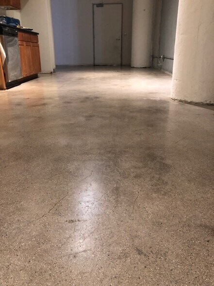 Building Photo - 420 S San Pedro St