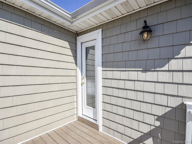 Building Photo - 24B Sintsink Dr W